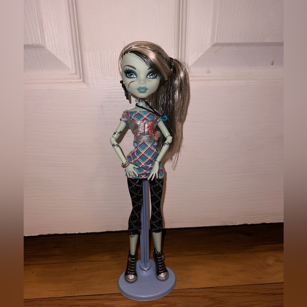 Monster High Day at the Maul Killer Style Frankie Stein Doll Mattel